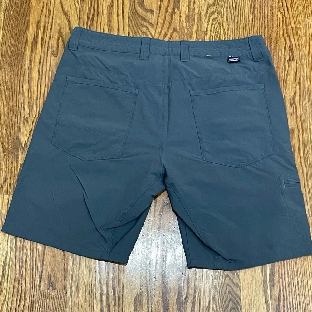 Travis Mathew Black Flat Front Golf Shirts. Size 36.